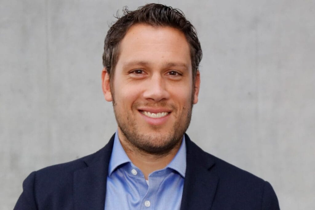 Portrait von Daniel Stadel, Experte für Datenwissenschaft, KI, Analytik und Geschäftstransformation